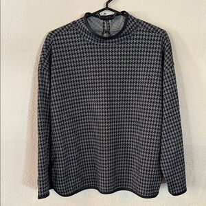NWT Max Studio Black and Gray Patterned Crewneck